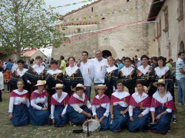 Dulzaineros y Danzantas de La Iglesuela del Cid Dulzaineros y Danzantas de La Iglesuela del Cid